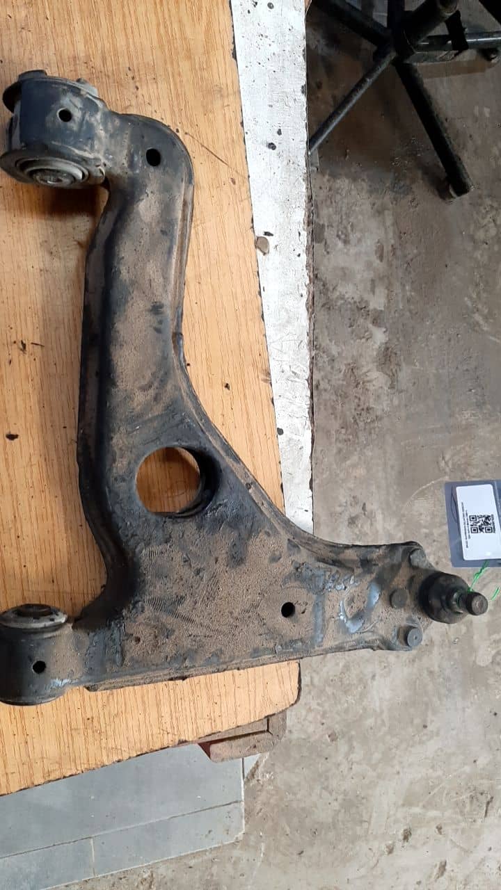 BRAZO SUSPENSION DELANTERO DERECHO