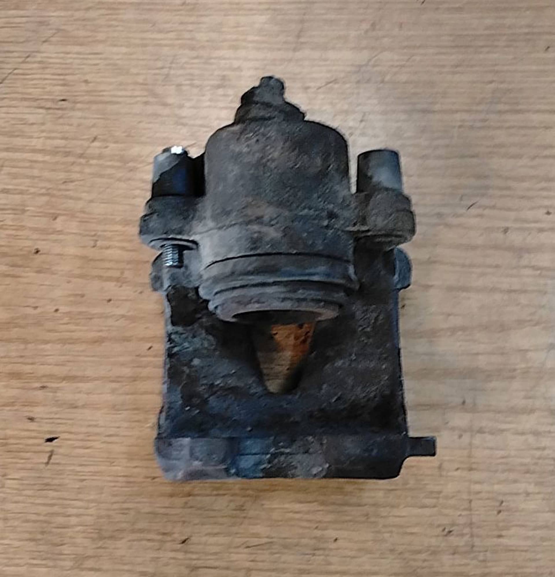PINZA DE FRENO DELANTERA IZQUIERDA