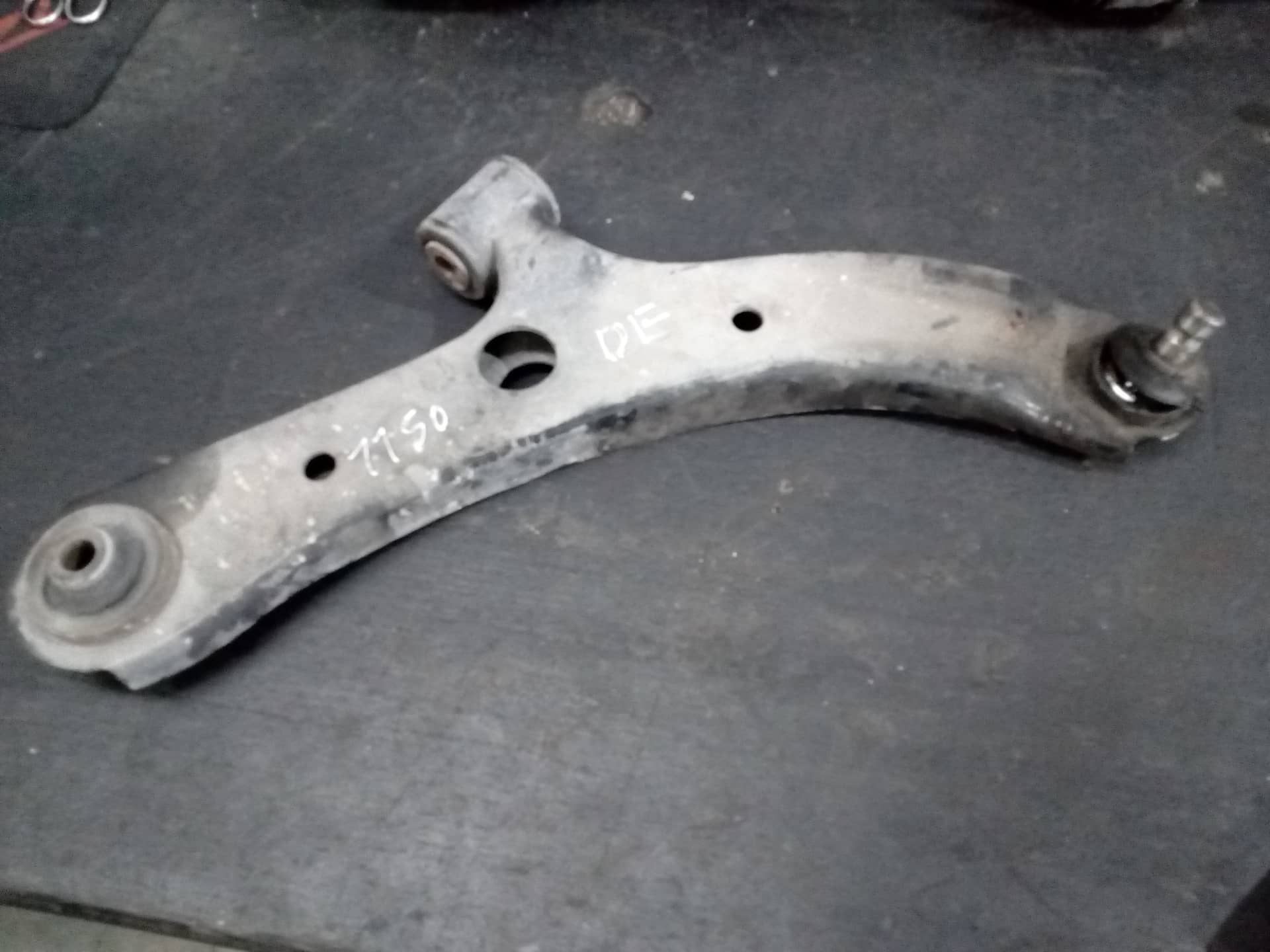 BRAZO SUSPENSION INFERIOR DELANTERO DERECHO